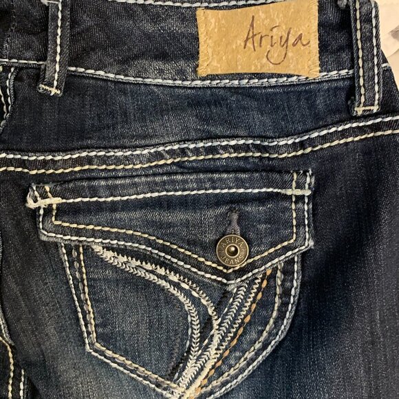 Ariya Jeans - bootcut/flare style - size 5/6 - Picture 5 of 5
